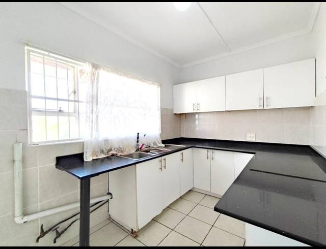 3 BEDROOM APARTMENT FOR SALE IN PRESTBURY